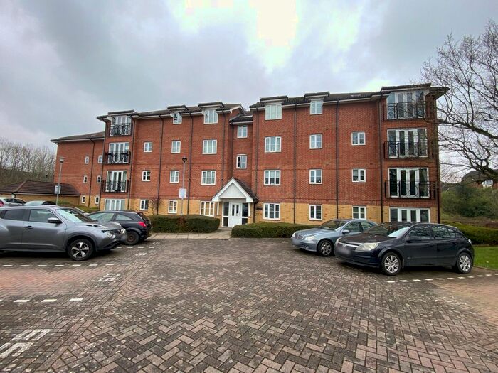 2 Bedroom Flat To Rent In Winnipeg Way, Broxbourne, EN10