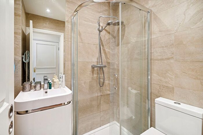 1 Bedroom Flat To Rent In Penywern Road, Earls Court, SW5