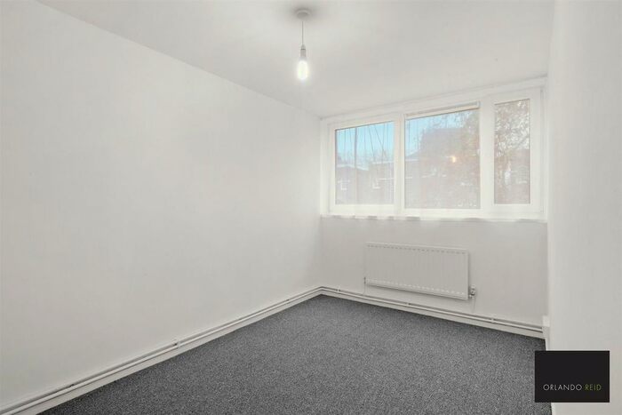 3 Bedroom Flat To Rent In Dorset Road, London, SW8