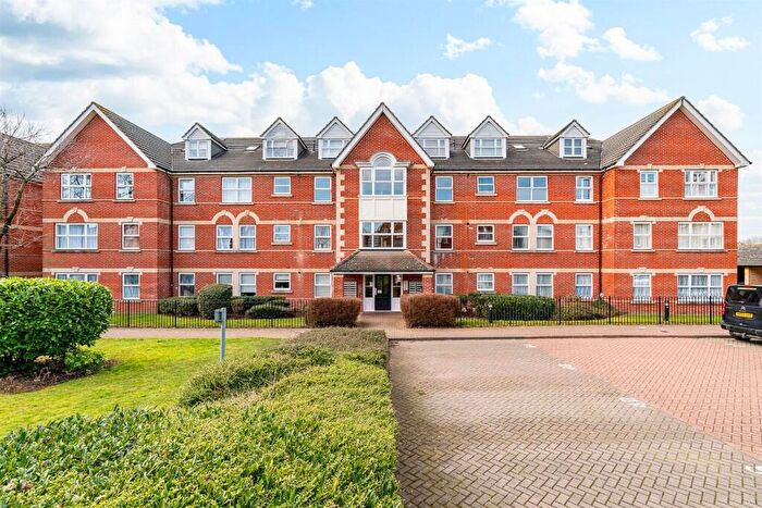 2 Bedroom Flat To Rent In Cobham Close, London, EN1