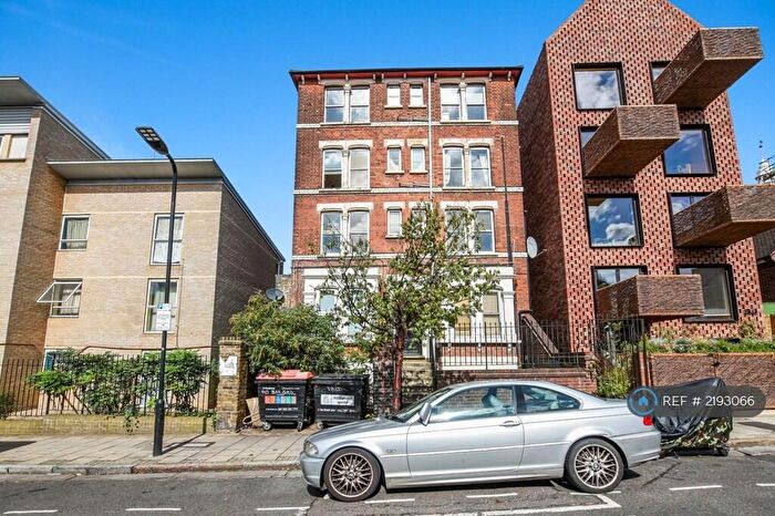 Studio To Rent In Barretts Grove, London, N16