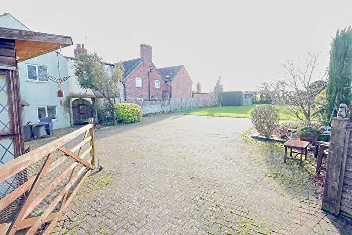 4 Bedroom Cottage For Sale In Gable End, Hawkes Mill Lane, Allesley, Coventry - No Onward Chain, CV5