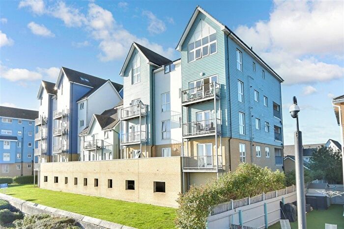 2 Bedroom Flat For Sale In Dunlin Drive, St. Mary's Island, Chatham, Kent, ME4