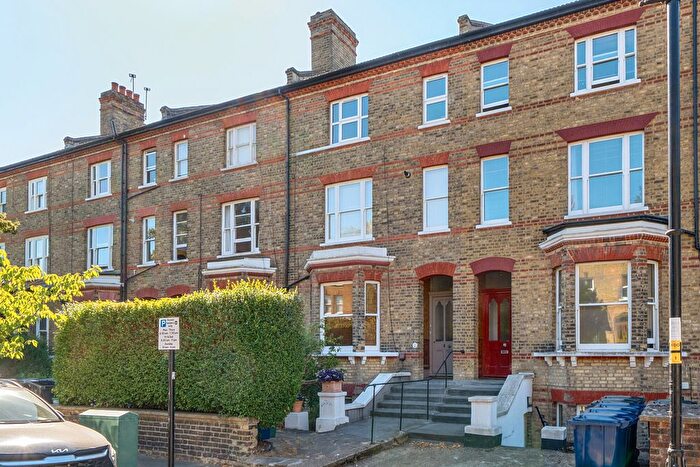 2 Bedroom Flat For Sale In Grange Park, London, W5
