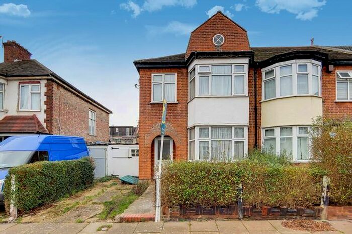 4 Bedroom Property To Rent In Stirling Road, Wood Green, London, N22