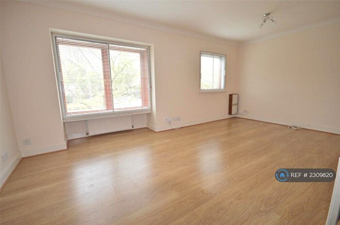 2 Bedroom Flat To Rent In Mayfair Court, Croydon, CR0