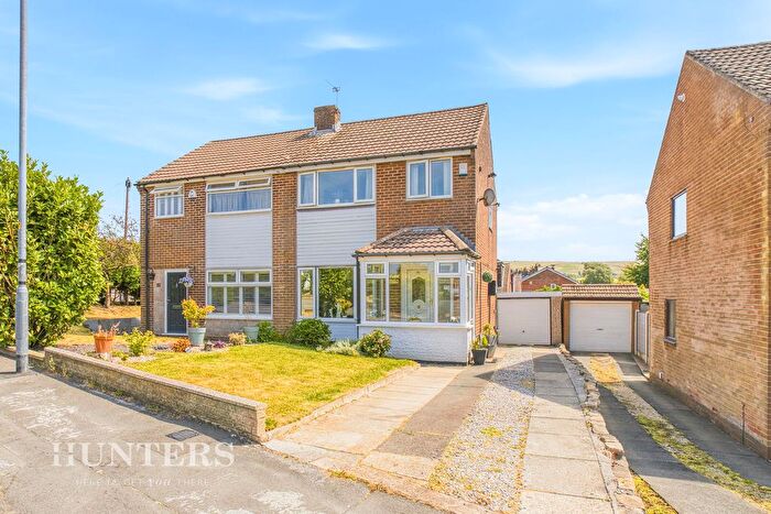 3 Bedroom Semi-Detached House For Sale In Pennine Drive, Milnrow, OL16