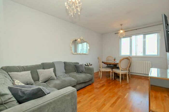 2 Bedroom Flat To Rent In Leaside Road, Clapton, E5