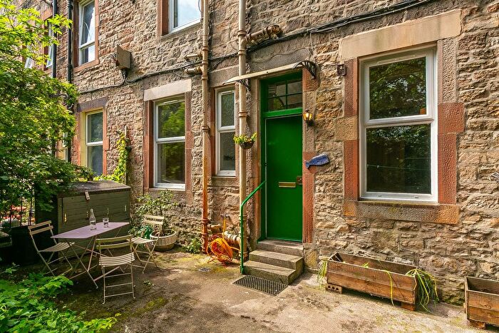 1 Bedroom Flat For Sale In Logie Green Road, Canonmills, Edinburgh, EH7