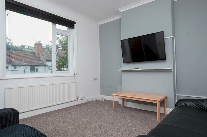 1 Bedroom Terraced House To Rent In Coombe Road, Brighton, BN2