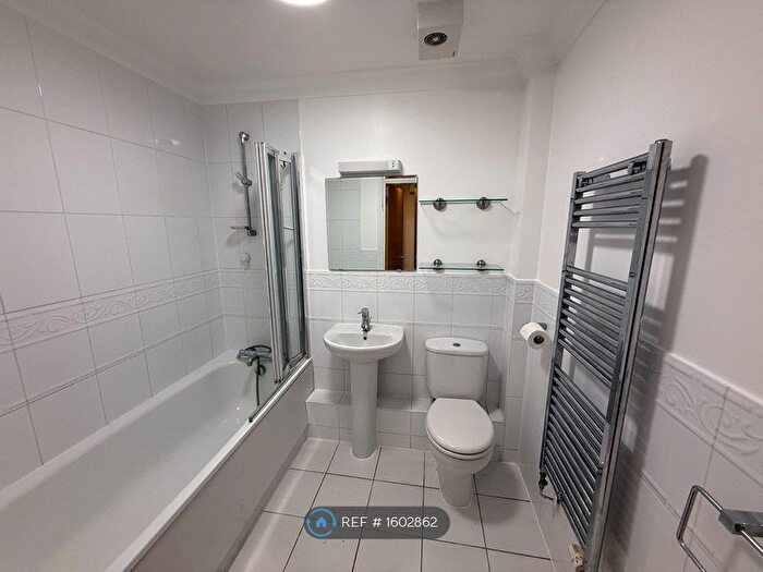 2 Bedroom Flat To Rent In Albion Road, Sutton, SM2