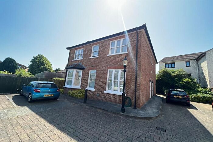 2 Bedroom Flat To Rent In Leinster Mews, Barnet, EN5