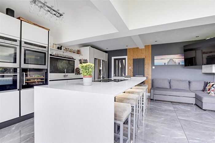 5 Bedroom Detached House For Sale In Greythorn Drive, West Bridgford, Nottinghamshire, NG2