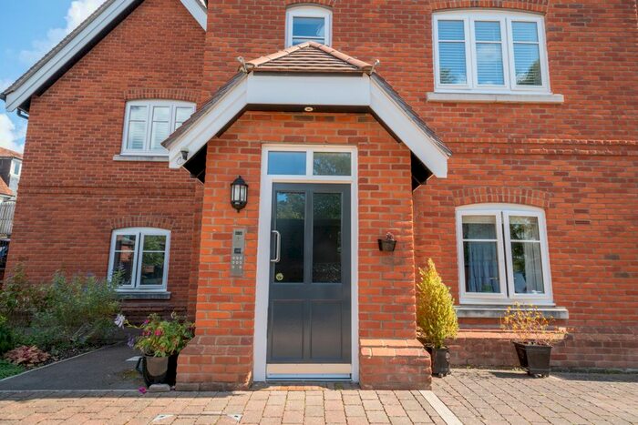 1 Bedroom Flat To Rent In The Boltons, Gosport Lane, Lyndhurst, SO43