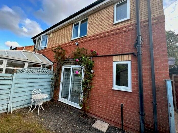 1 Bedroom Semi-Detached House To Rent In Morehall Close, York, YO30