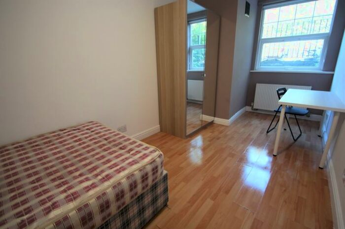 5 Bedroom Flat To Rent In Cardigan Road, Hyde Park, Leeds, LS6