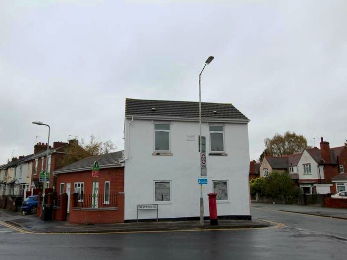 2 Bedroom Apartment To Rent In Thorneycroft Lane, Wolverhampton, WV10