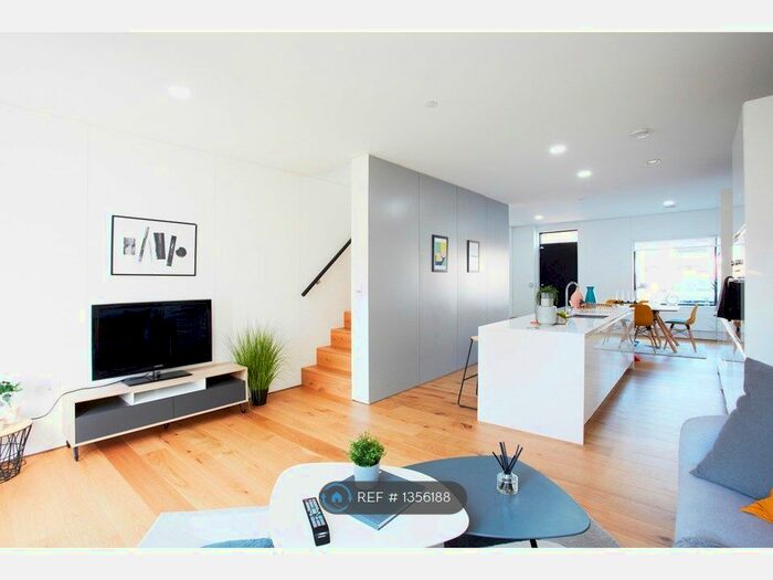 4 Bedroom Terraced House To Rent In Senior Lane, Salford, M3