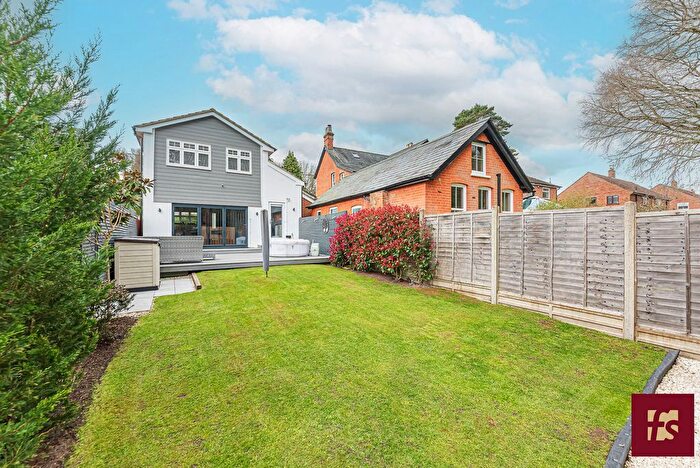 3 Bedroom Detached House For Sale In Longdown Road, Sandhurst, GU47