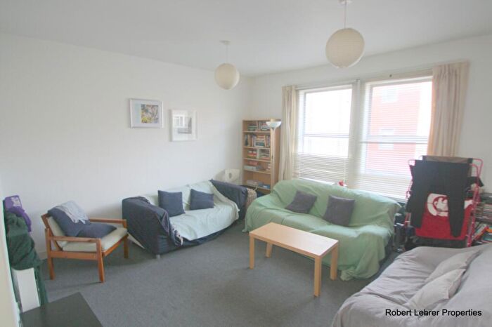 3 Bedroom Apartment To Rent In Tollington Way, Upper Holloway, N7
