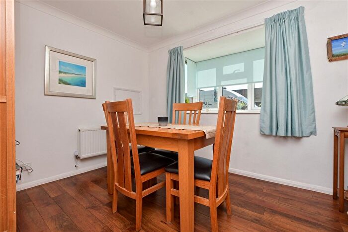 4 Bedroom Link Detached House For Sale In Elm Wood West, Whitstable, Kent, CT5