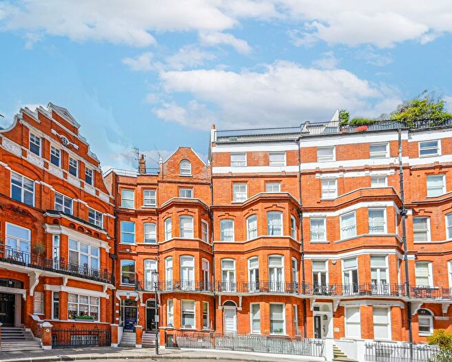 Studio To Rent In Egerton Gardens, Knightsbridge, London, SW3