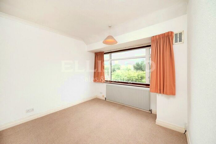 3 Bedroom Semi-Detached House For Sale In Woodstock Close, Stanmore, Middlesex, HA7