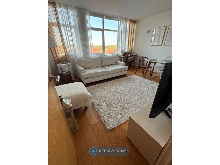 1 Bedroom Flat To Rent In Waddon House, Croydon, CR0