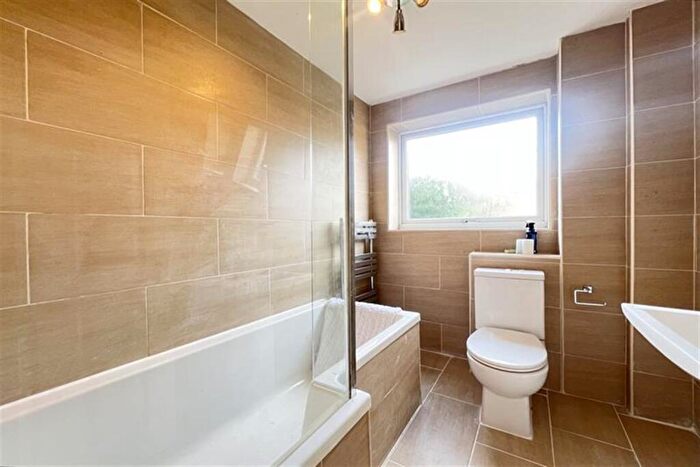 2 Bedroom Apartment To Rent In Cedar Lodge, NG7