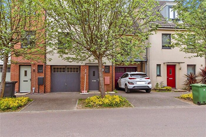 3 Bedroom Terraced House For Sale In Darwin Avenue, Maidstone, Kent, ME15