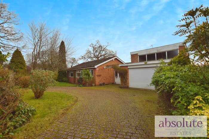 3 Bedroom Bungalow For Sale In The Bury, Pavenham Village, Bedfordshire, MK43