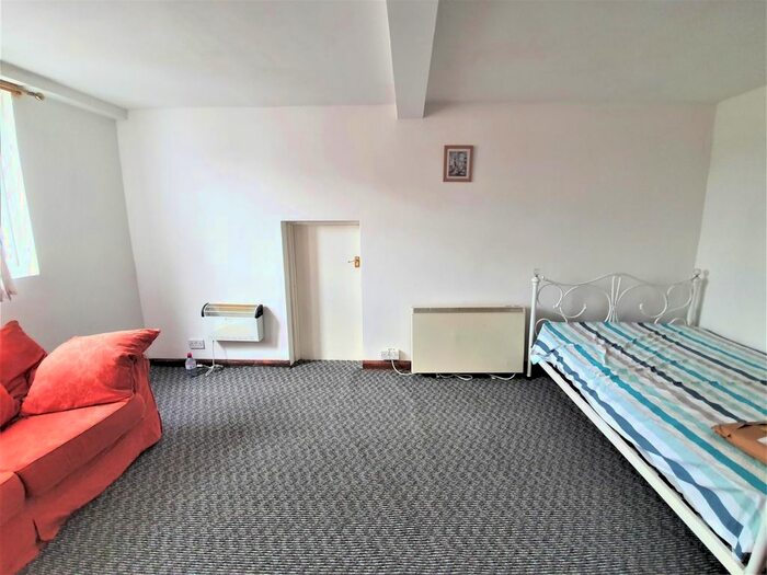 1 Bedroom Flat To Rent In Dunstable Road, Luton, LU4