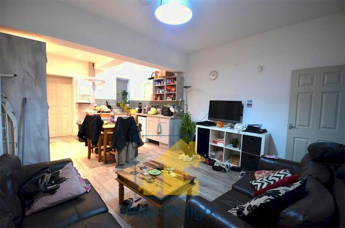 6 Bedroom Terraced House To Rent In Katie Road, Selly Oak, Birmingham, B29