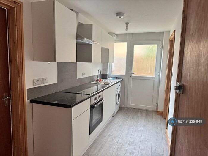 1 Bedroom Flat To Rent In Hill Lane, Southampton, SO15