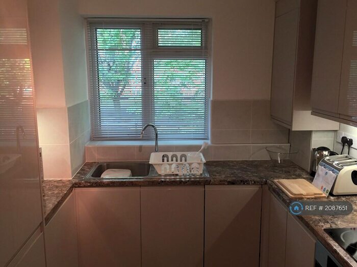 3 Bedroom Flat To Rent In Mornington Crescent, London, NW1