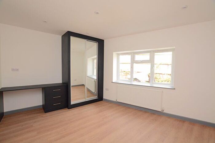 1 Bedroom Flat To Rent In Packhorse Road, Gerrards Cross, SL9