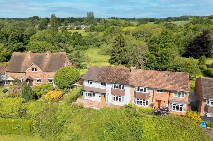 4 Bedroom Semi-Detached House For Sale In Church Lane, Snitterfield, CV37