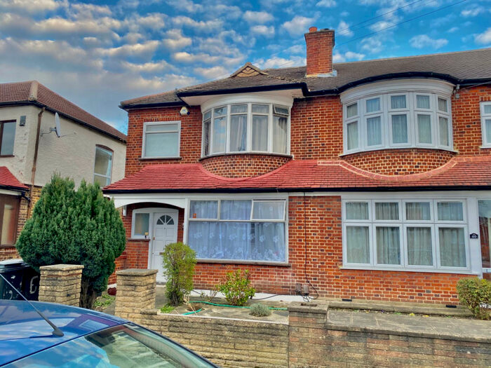 Studio To Rent In Edgehill Road Mitcham, CR4