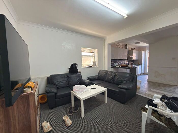 3 Bedroom Semi Detached House To Rent In Ilford, IG1