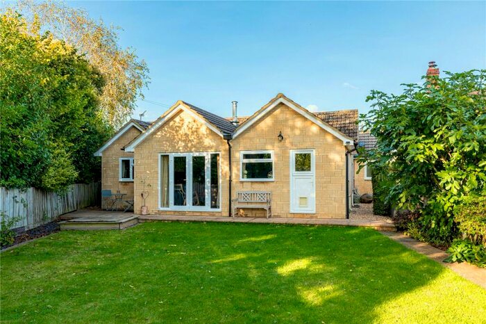 4 Bedroom Bungalow To Rent In Juniper Hill, Brackley, Oxfordshire, NN13