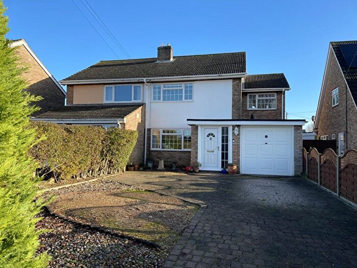 3 Bedroom Semi-Detached House For Sale In Dells Lane, Biggleswade, SG18