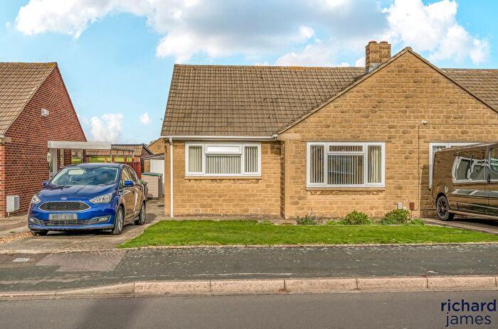 2 Bedroom Semi Detached Bungalow For Sale In Dart Avenue, Haydon Wick, Swindon, SN25