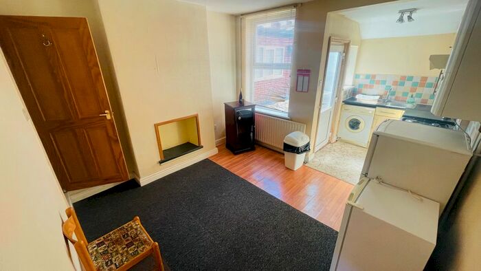 2 Bedroom Terraced House To Rent In Lichfield Road, Nottingham, NG2