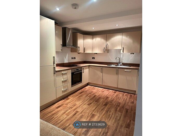 2 Bedroom Flat To Rent In Commercial Road, Skelmanthorpe, Huddersfield, HD8