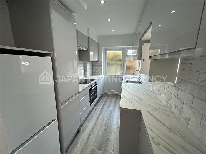 2 Bedroom End Of Terrace House To Rent In Mashie Road, Acton, W3