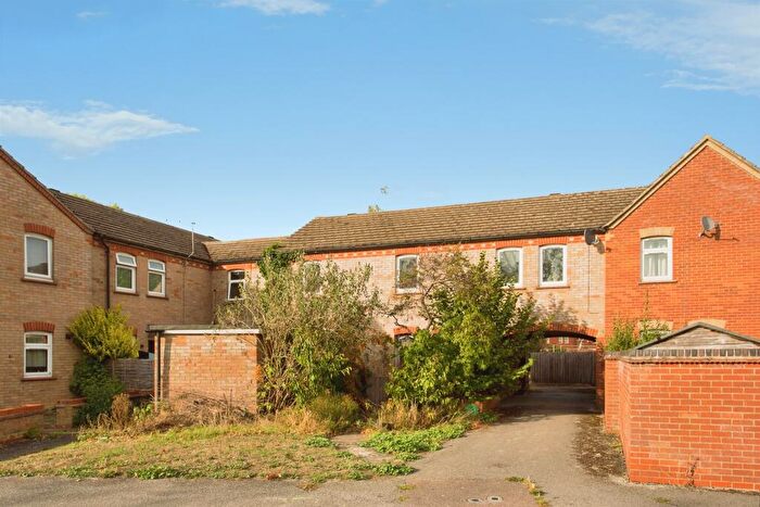 2 Bedroom Flat For Sale In Minerva Way, Cambridge, CB4