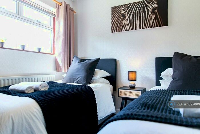 3 Bedroom Semi-Detached House To Rent In Hayfield Place, Sheffield, S12