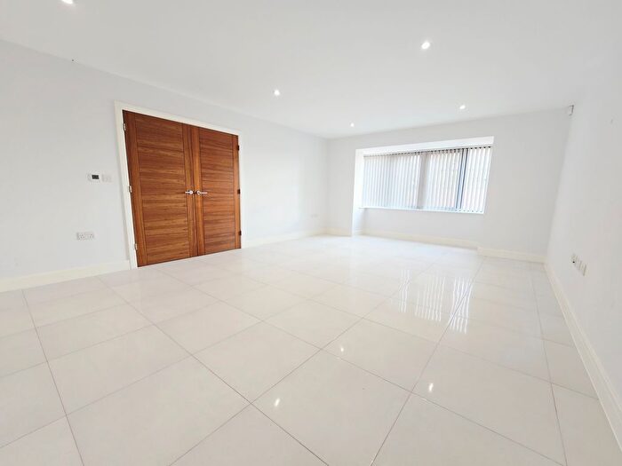 6 Bedroom Detached House To Rent In Merry Hill Road, Bushey, WD23