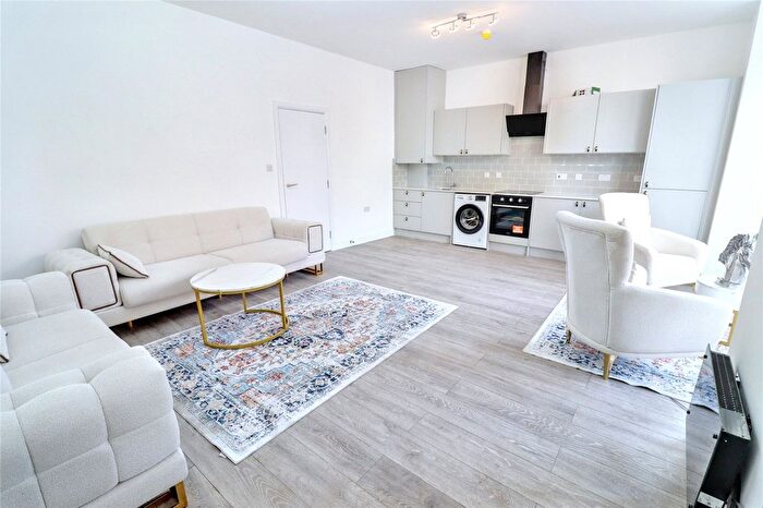 2 Bedroom Flat To Rent In Holloway Road, Holloway, London, N7