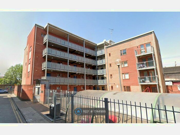 3 Bedroom Flat To Rent In Barnsley Street, London, E1